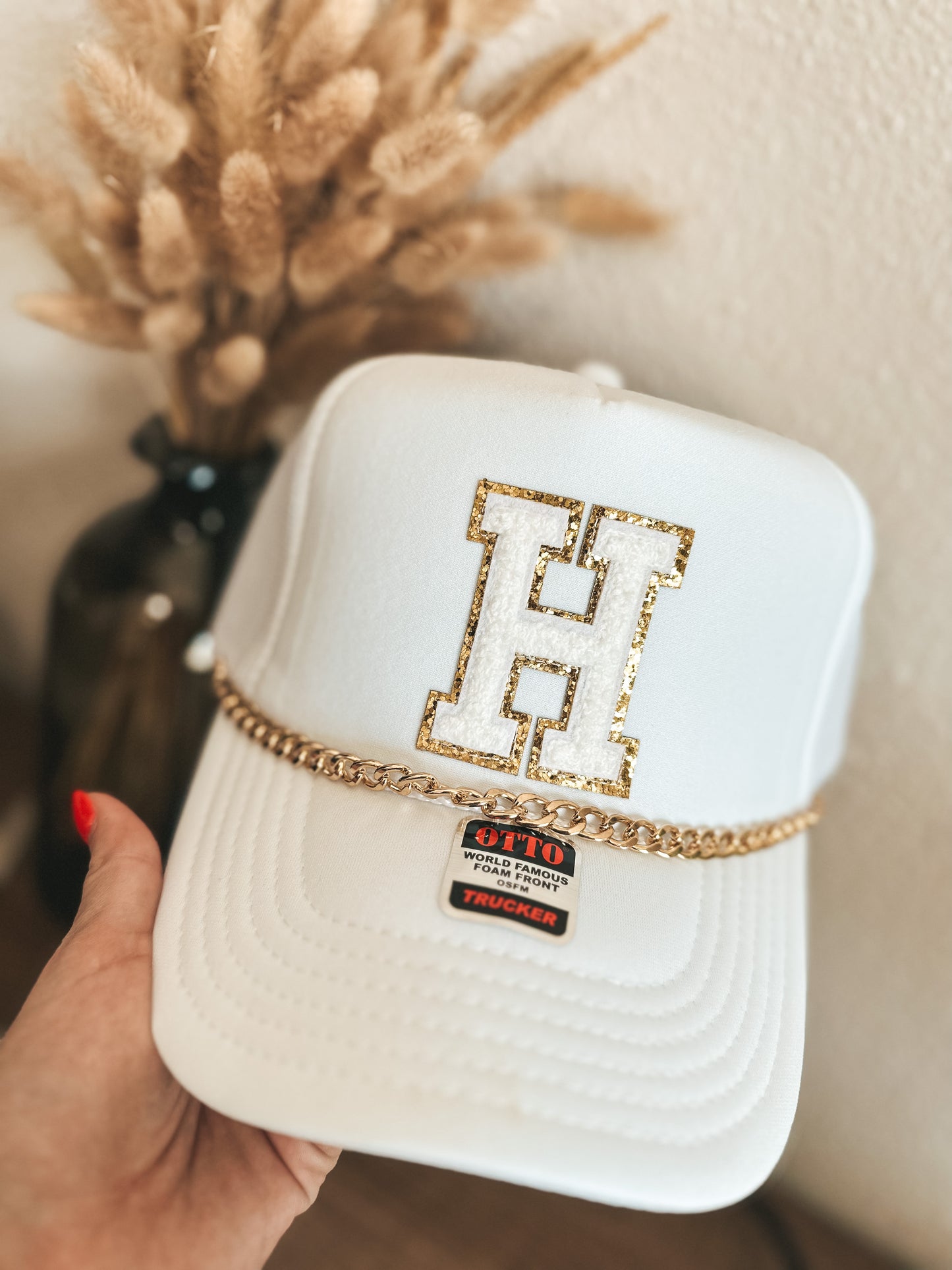 Initial hat (with chain)